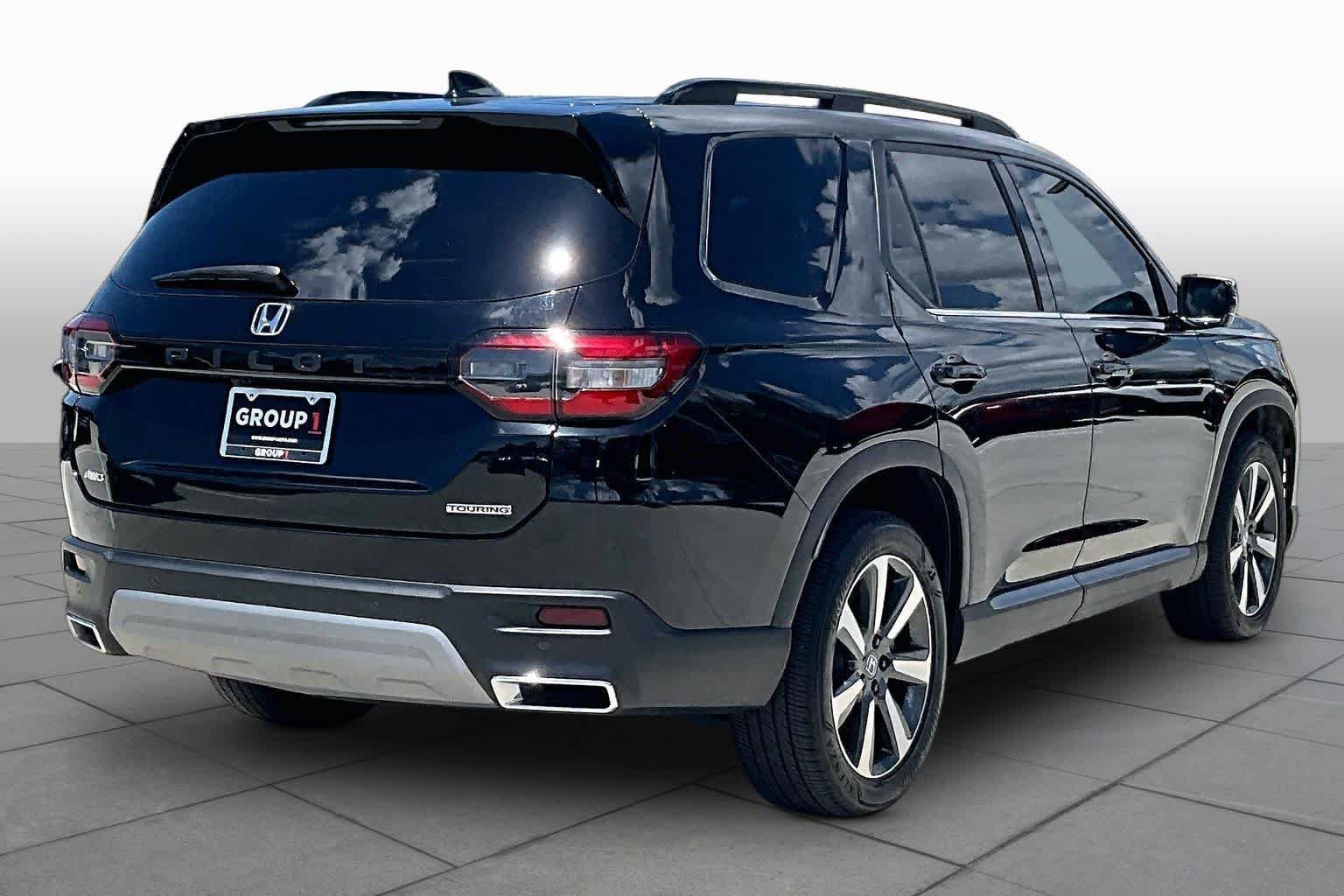 Used 2024 Honda Pilot Touring image 13