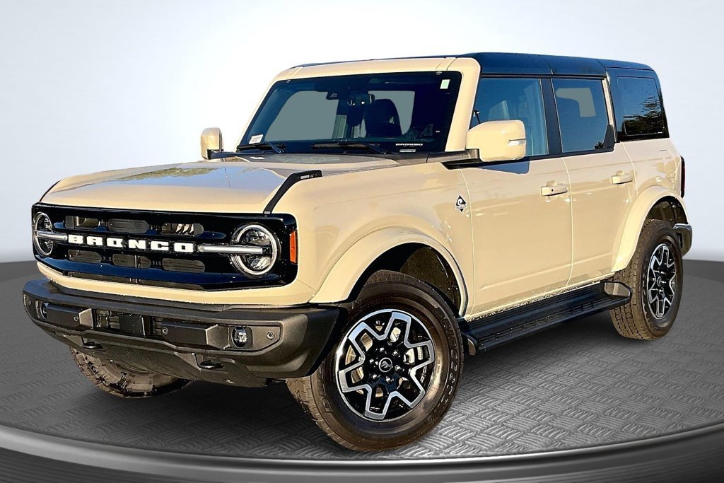 Used 2025 Ford Bronco Outer Banks AWD/4WD image 3