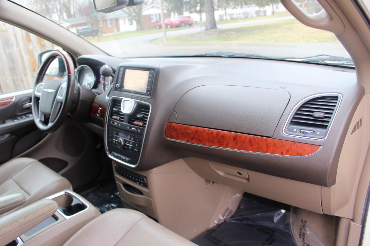 Used 2013 Chrysler Town & Country Limited w/ Trailer Tow Group FWD image 45