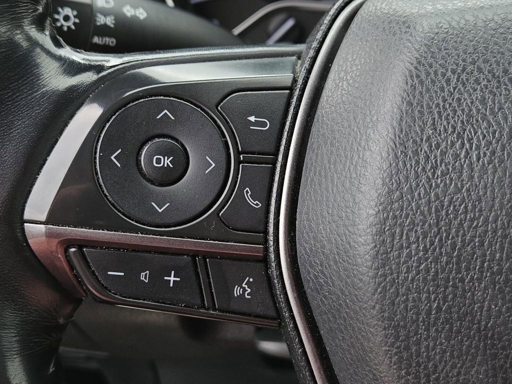 Used 2021 Toyota Camry SE w/ Cold Weather Package image 19