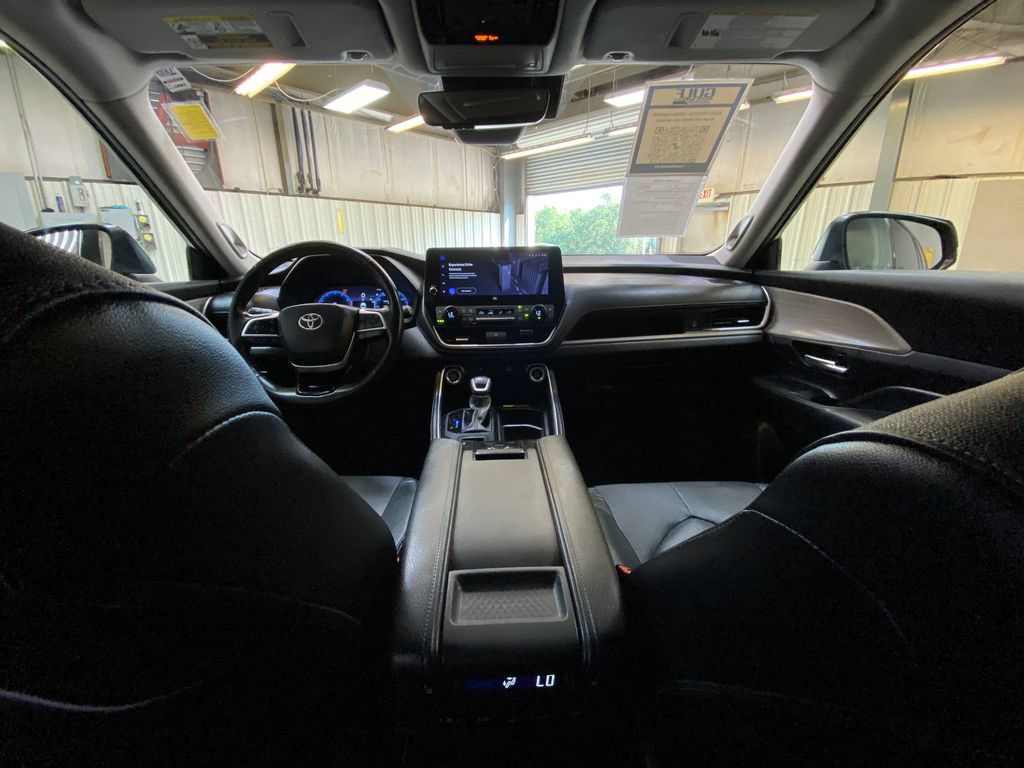 Used 2025 Toyota Grand Highlander FWD image 17