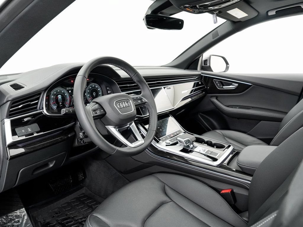 Used 2025 Audi Q8 Premium Plus w/ Premium Plus Package AWD/4WD image 4