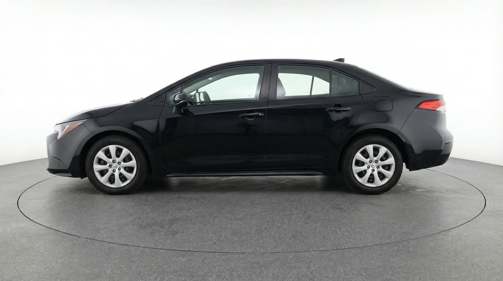 Used 2025 Toyota Corolla LE image 5