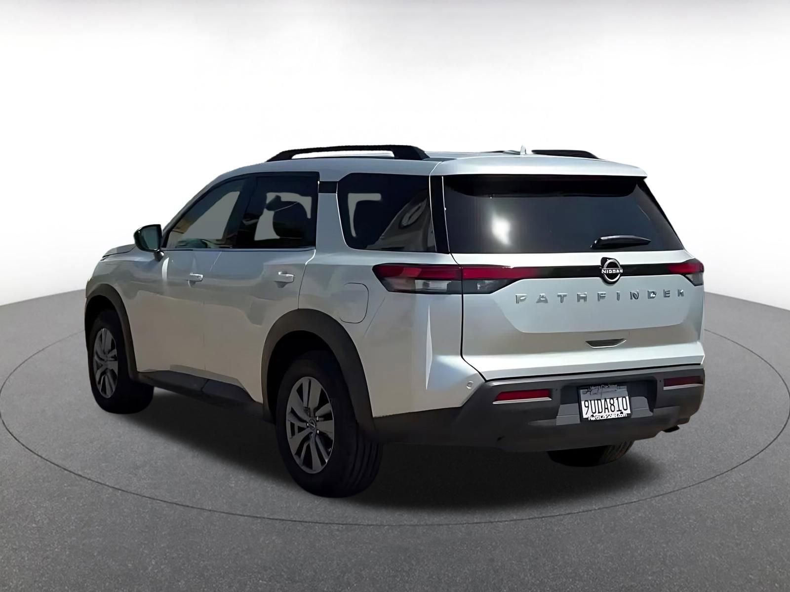Used 2025 Nissan Pathfinder SV image 10