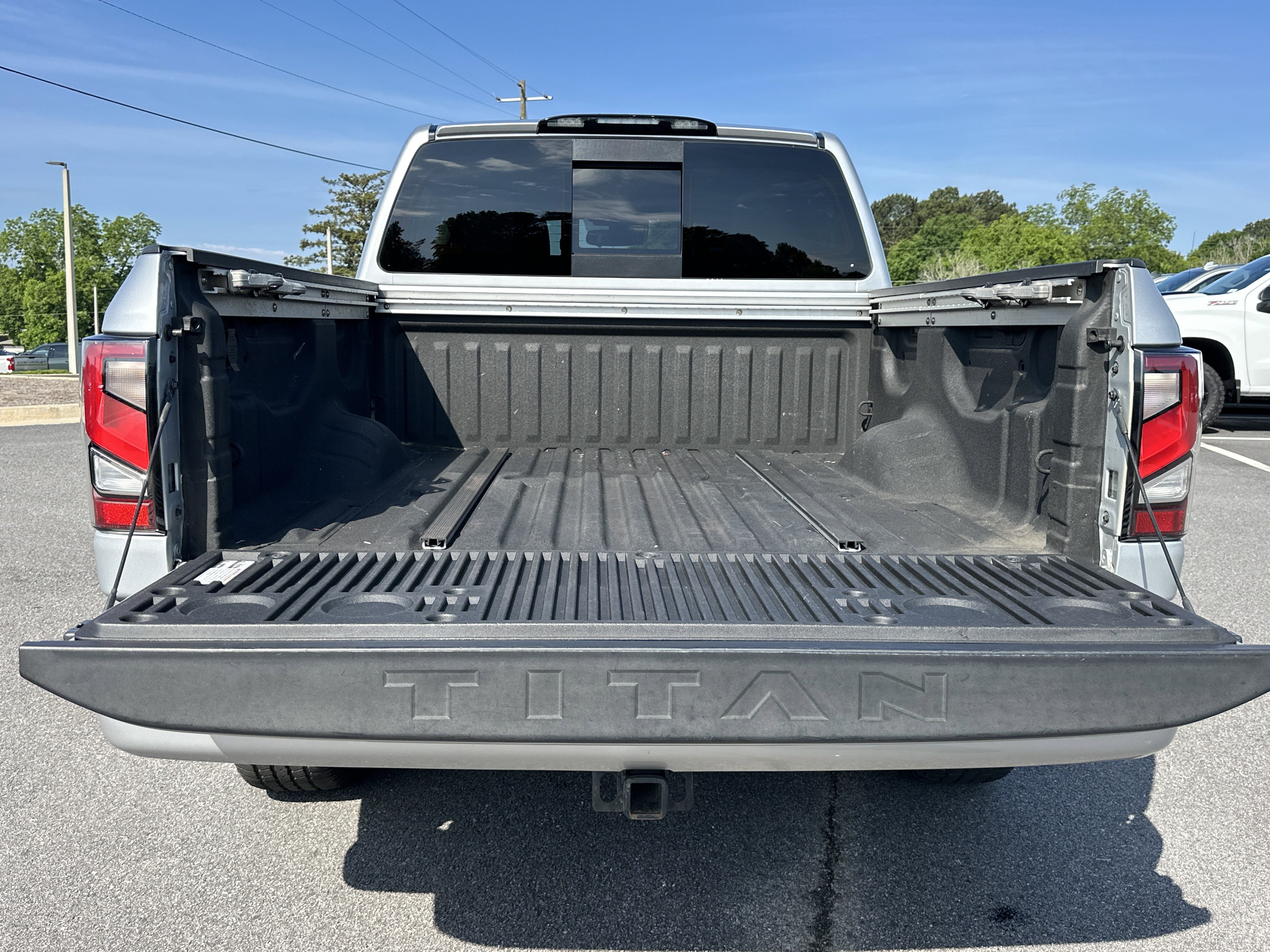 Used 2020 Nissan Titan SL w/ Moonroof Package RWD image 18