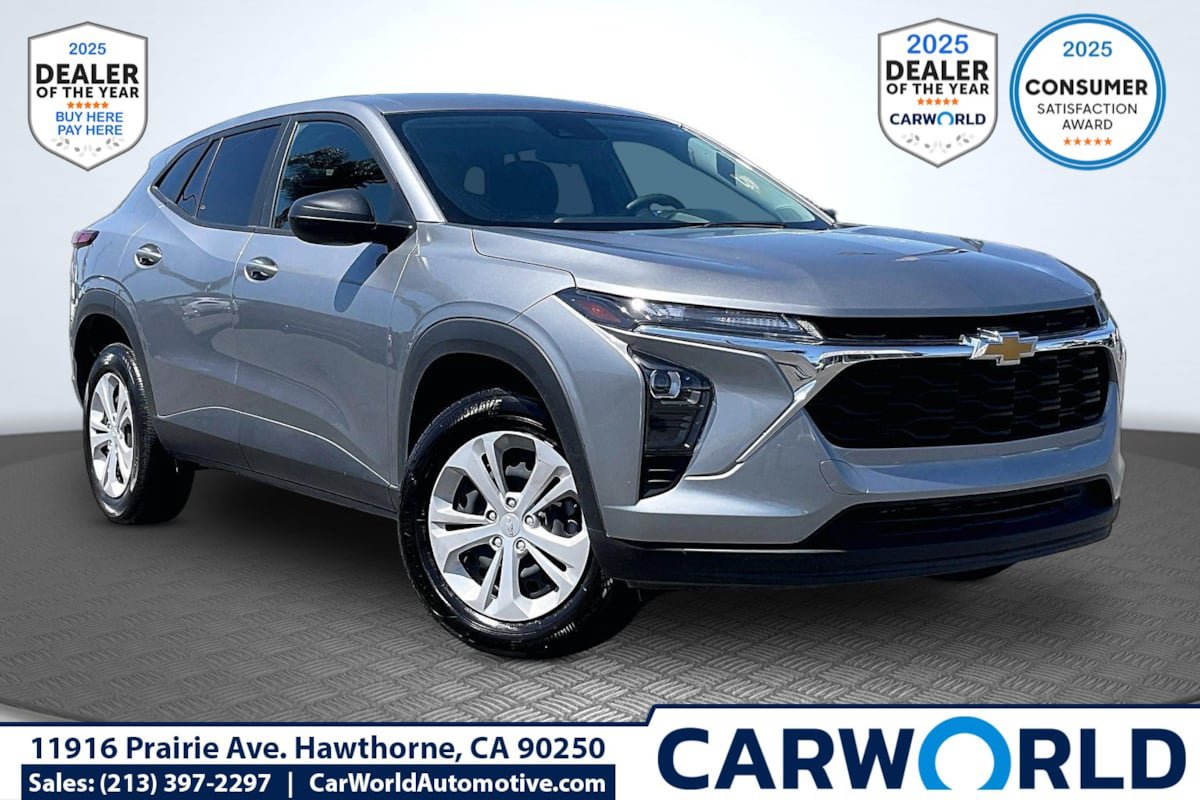 Used 2025 Chevrolet Trax LS FWD image 1