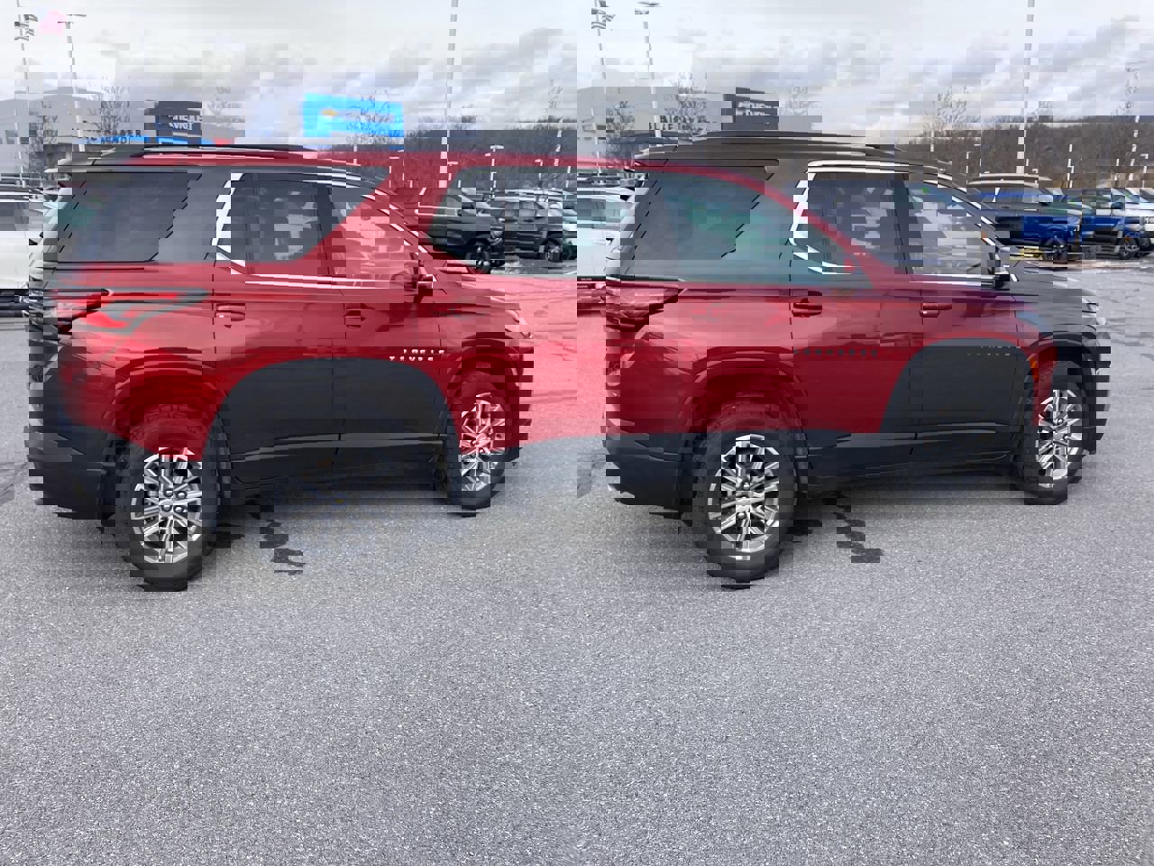 Used 2023 Chevrolet Traverse LT image 8