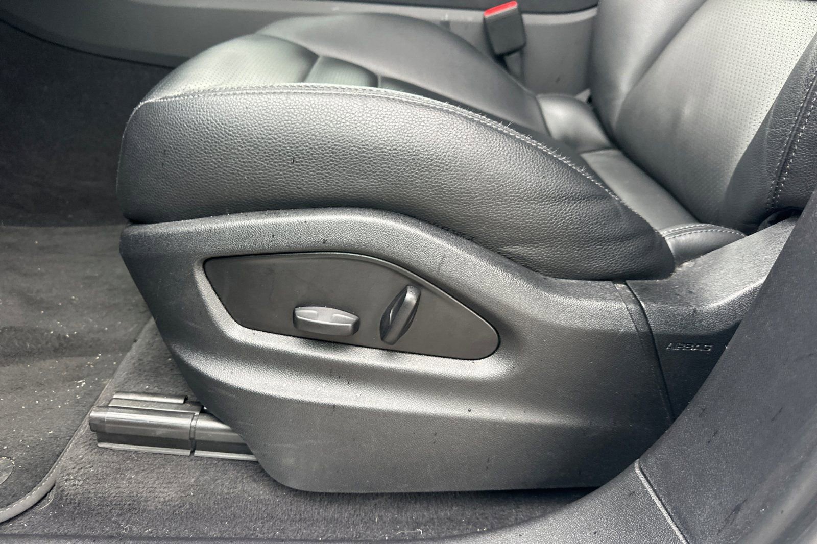 Used 2024 Porsche Cayenne image 13