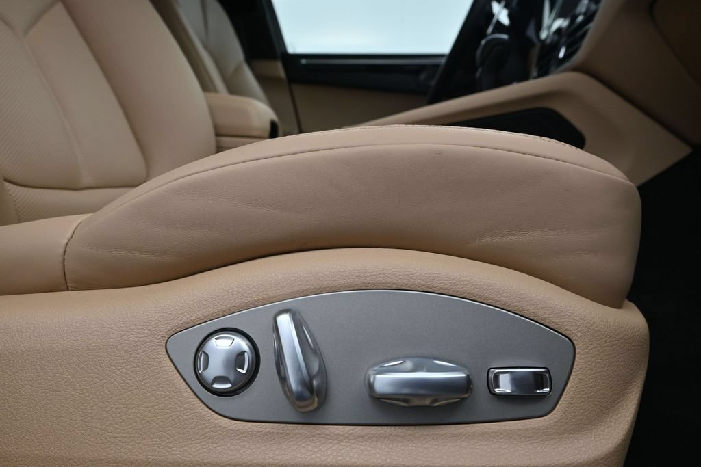 Certified 2026 Porsche Macan AWD/4WD image 15