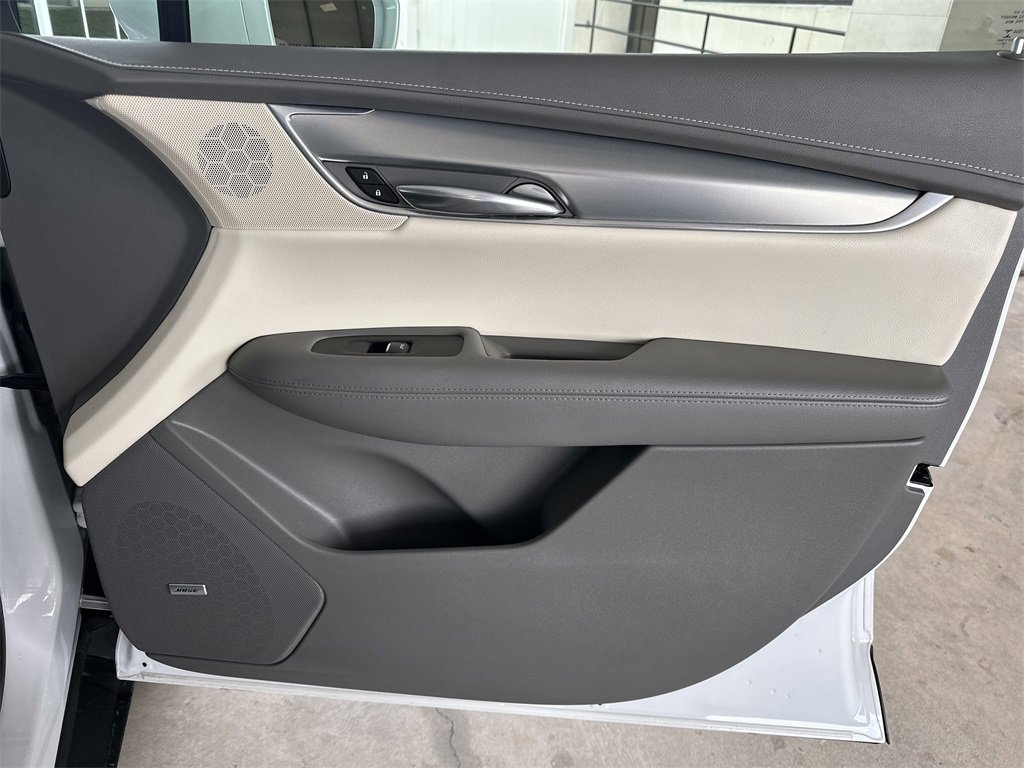 Used 2017 Cadillac XT5 Luxury w/ Driver Awareness Package image 32