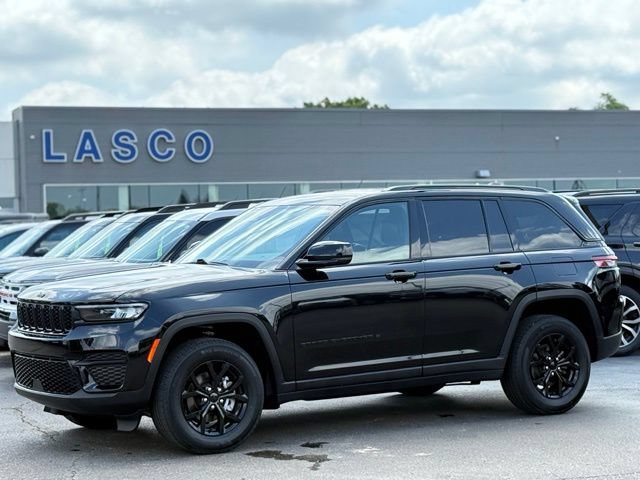 Used 2025 Jeep Grand Cherokee Altitude AWD/4WD image 1