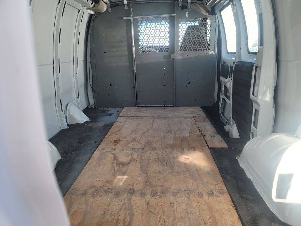 Used 2003 Chevrolet Express 2500 RWD image 5