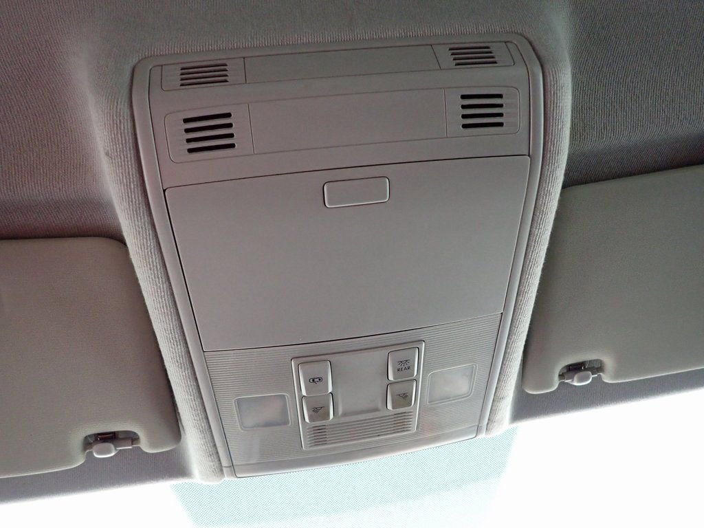 Used 2018 Volkswagen Tiguan S image 32