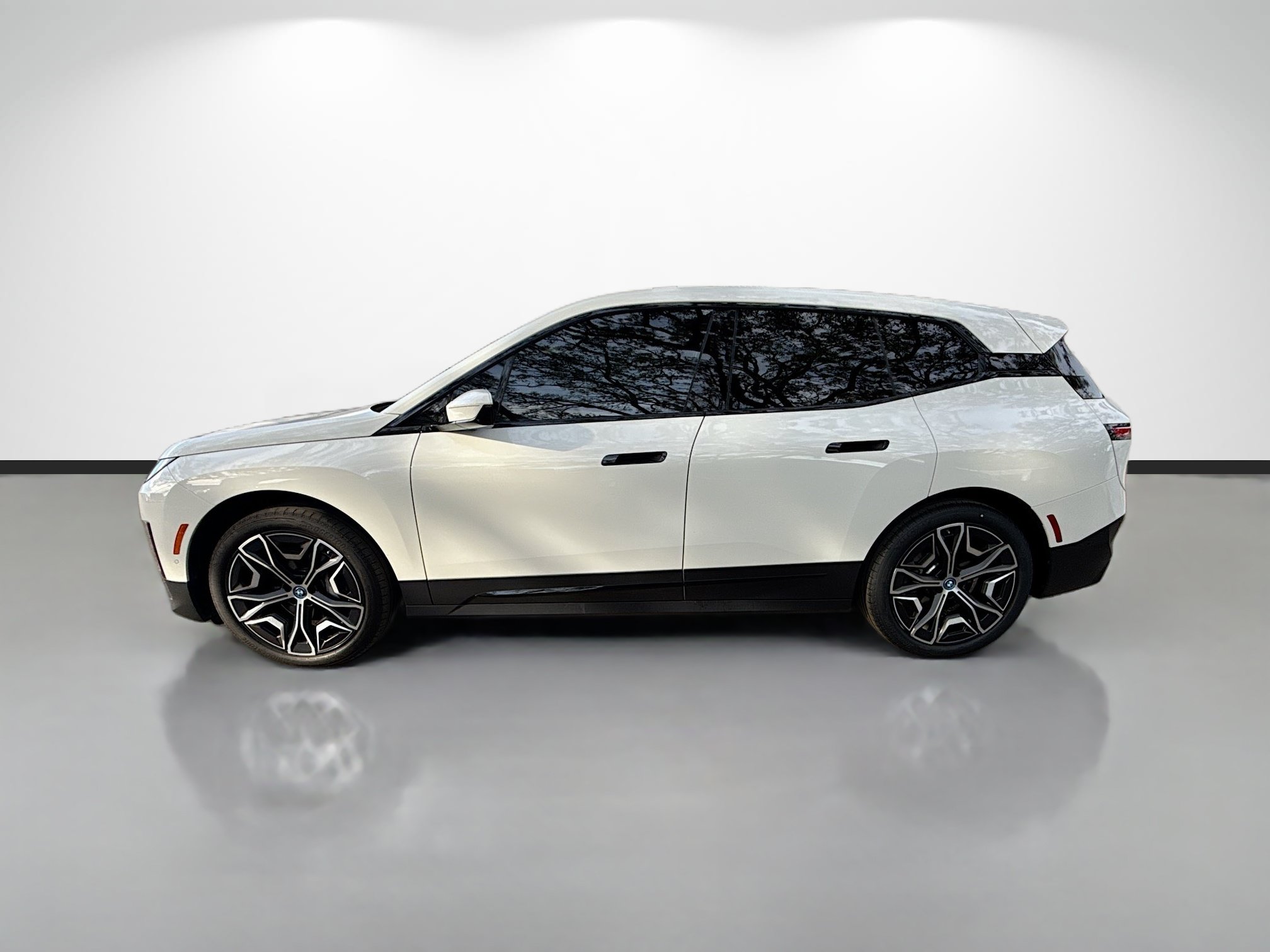 Used 2024 BMW iX xDrive50 AWD/4WD image 6
