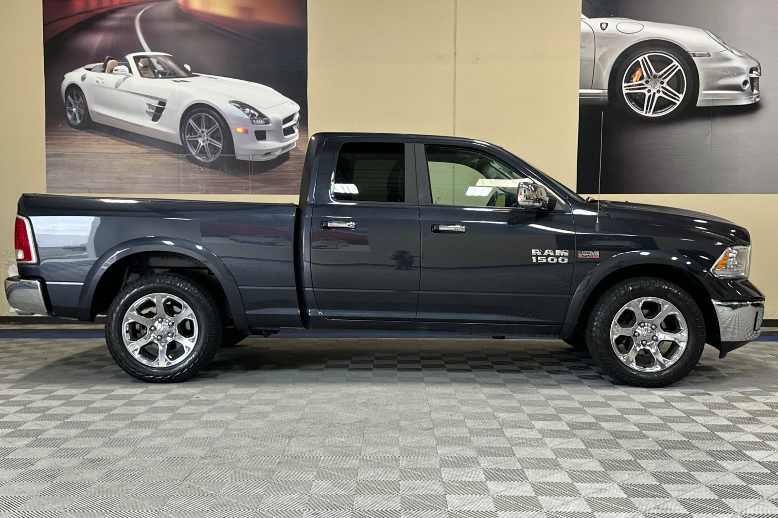 Used 2017 RAM 1500 Laramie image 3