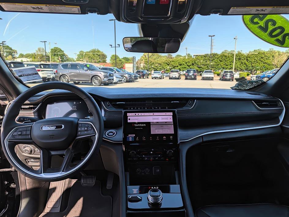 Used 2025 Jeep Grand Cherokee Limited image 11