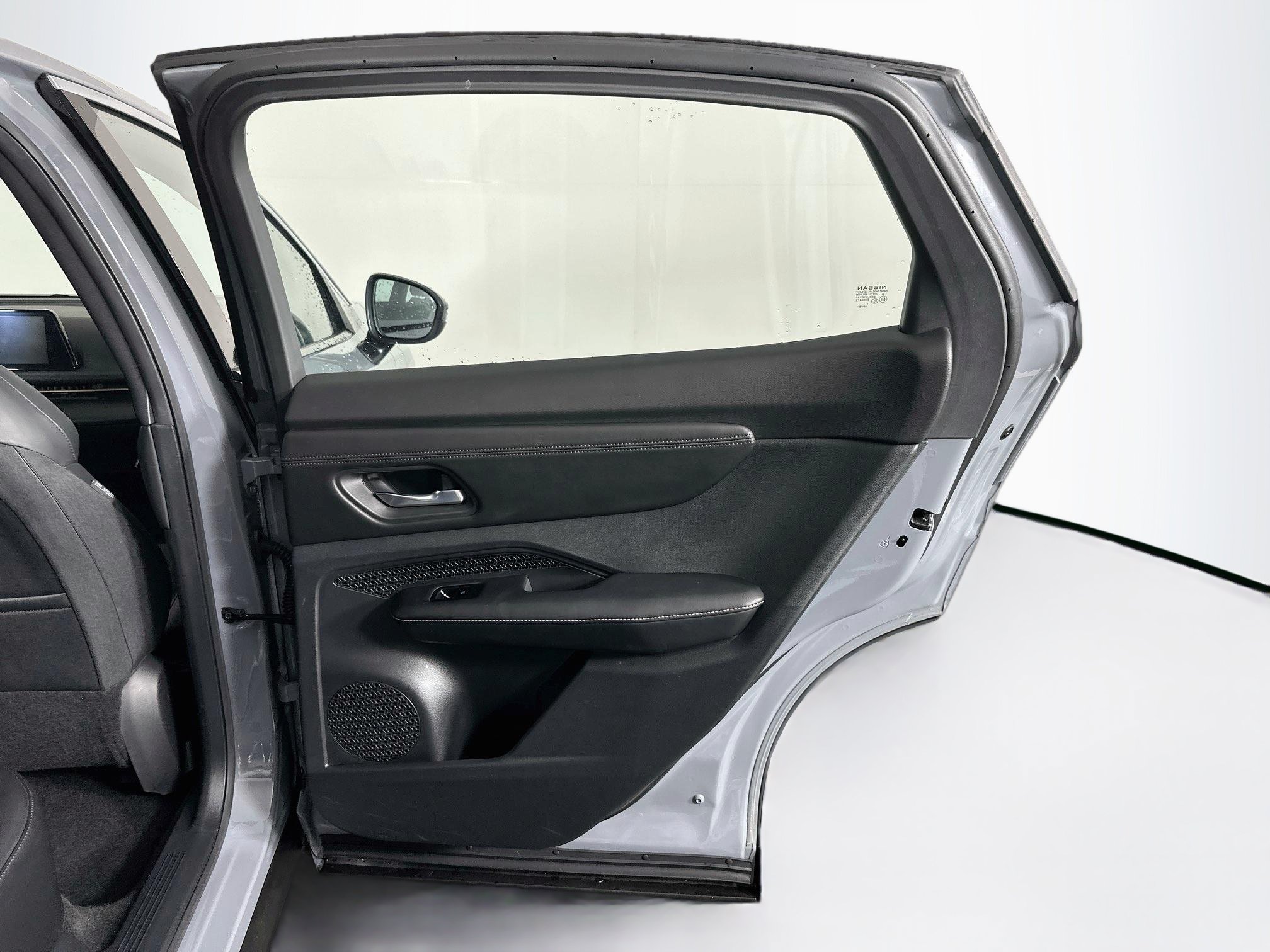 Used 2024 Nissan Ariya FWD image 30