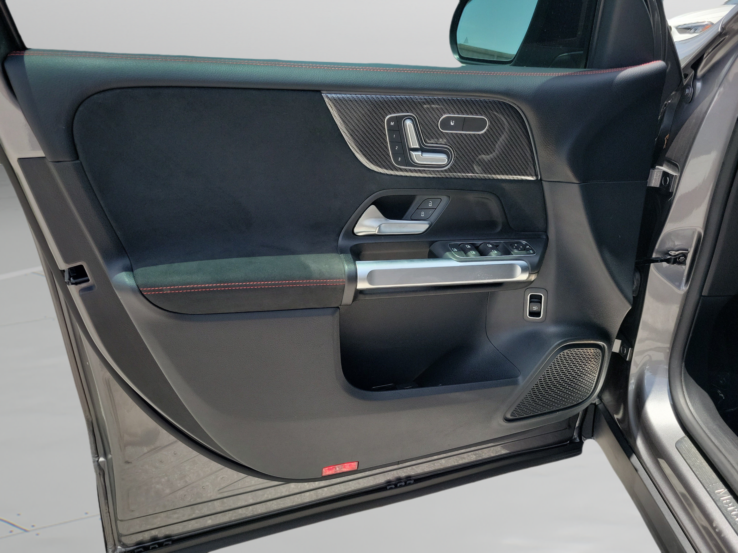 Used 2023 Mercedes-Benz GLB 250 image 16