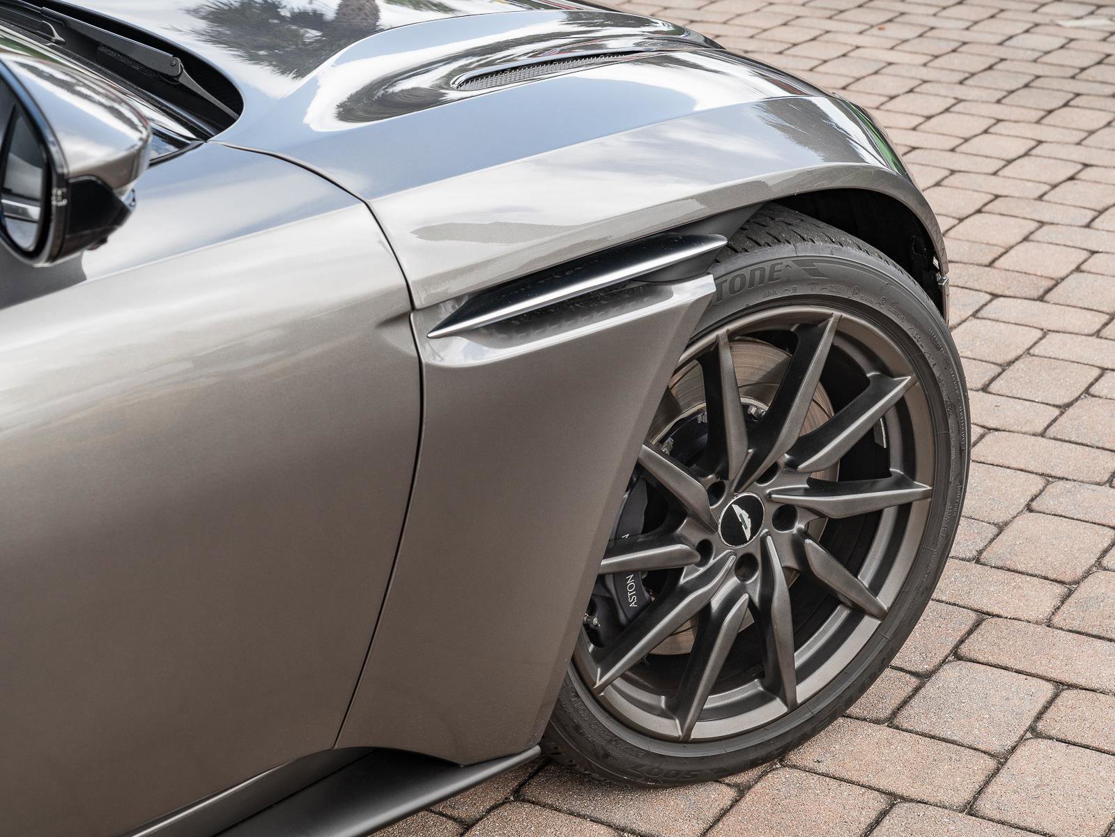 Used 2020 Aston Martin DB11 Volante image 11