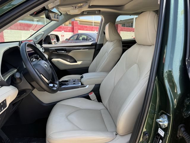 Used 2024 Toyota Highlander Limited FWD image 29