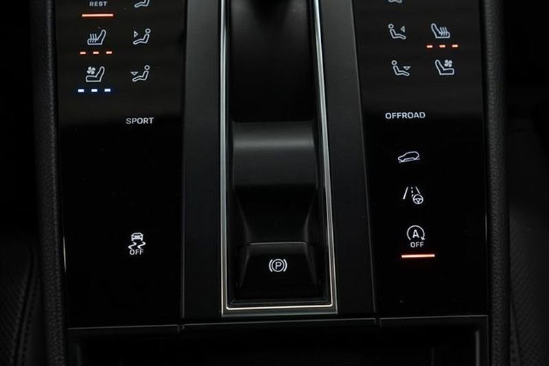 Used 2023 Porsche Macan image 29