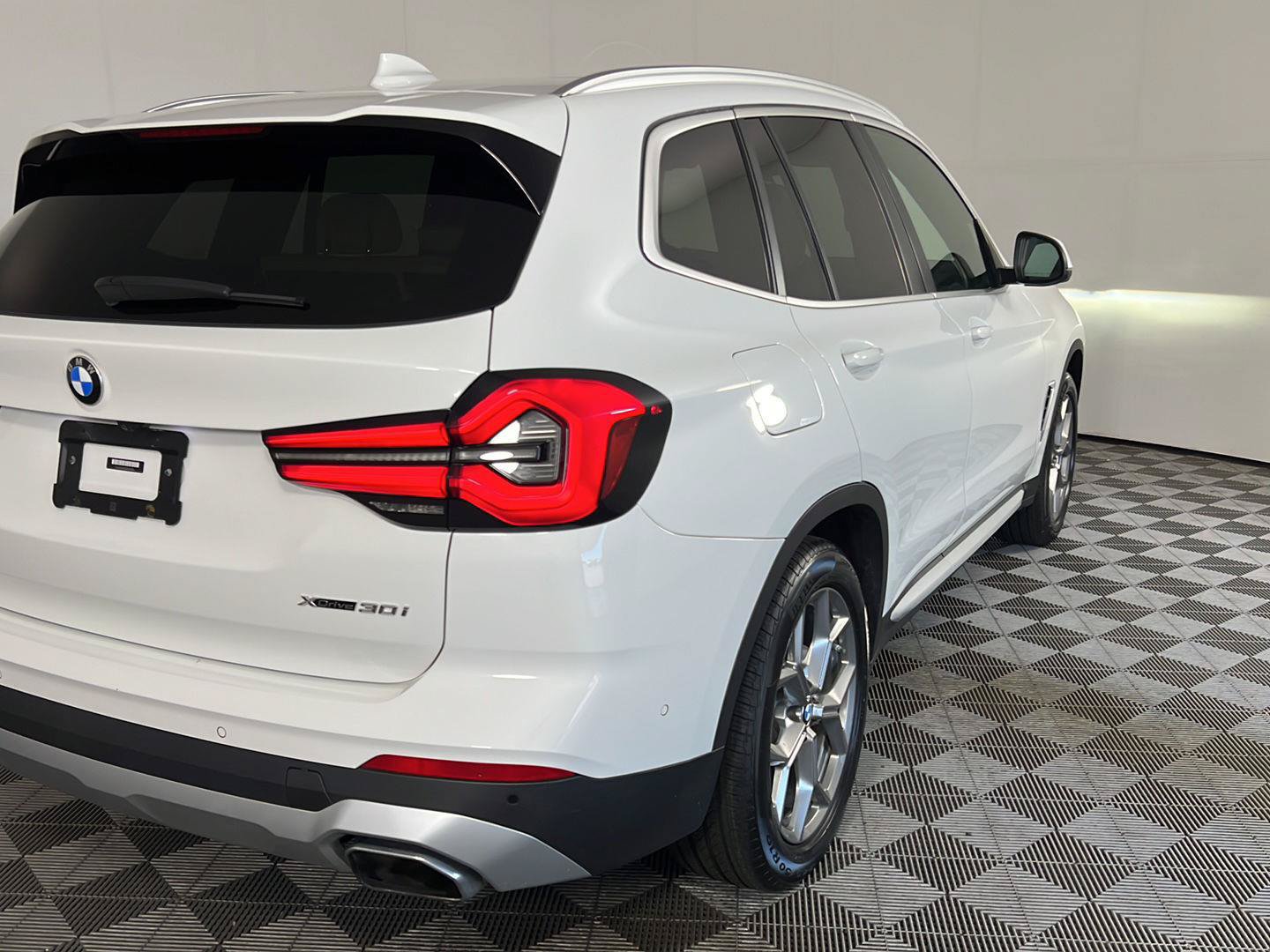 Used 2023 BMW X3 xDrive30i w/ Premium Package AWD/4WD image 5