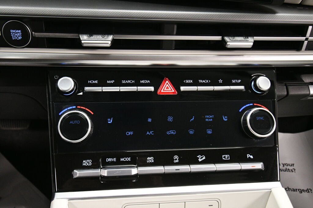 Used 2026 Hyundai Santa Fe SEL AWD/4WD image 16