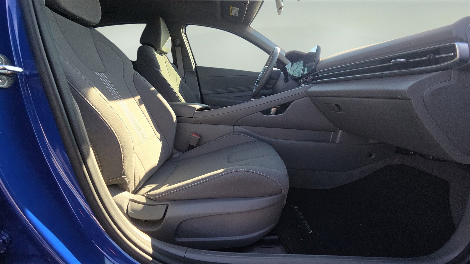 Used 2024 Hyundai Elantra SEL w/ Convenience Package image 13
