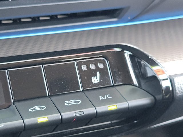Used 2024 Toyota Prius XLE FWD image 16