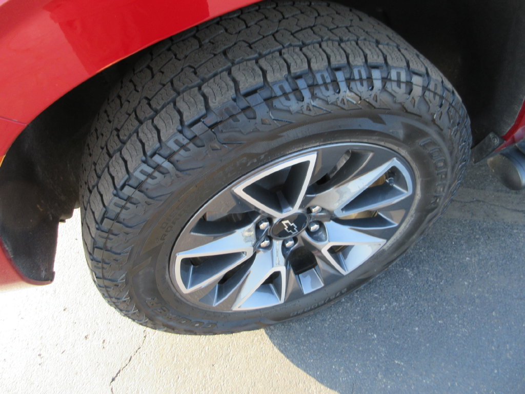 Certified 2023 Chevrolet Suburban Z71 AWD/4WD image 14