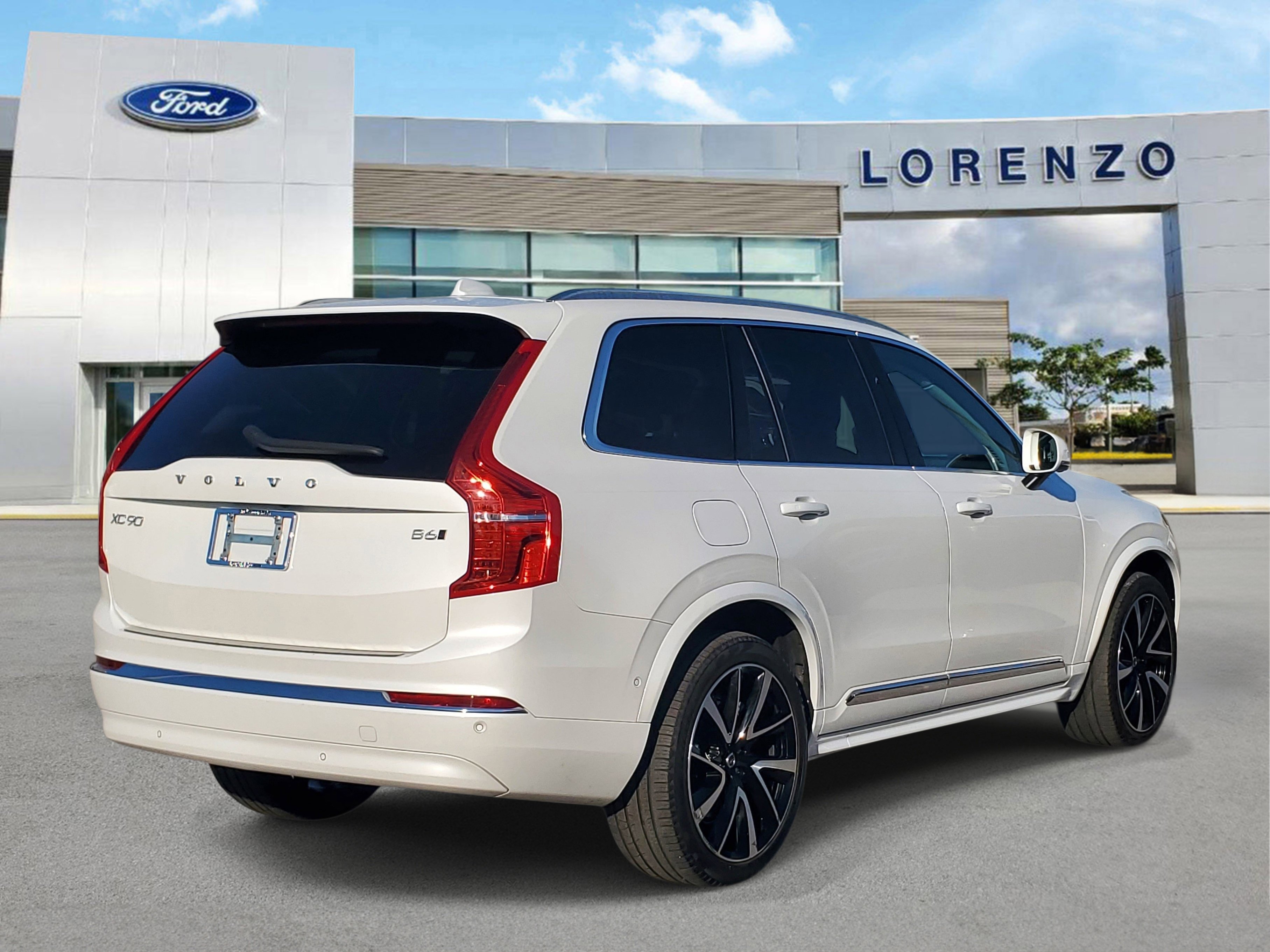 Used 2023 Volvo XC90 B6 Plus w/ Protection Package Premier image 5