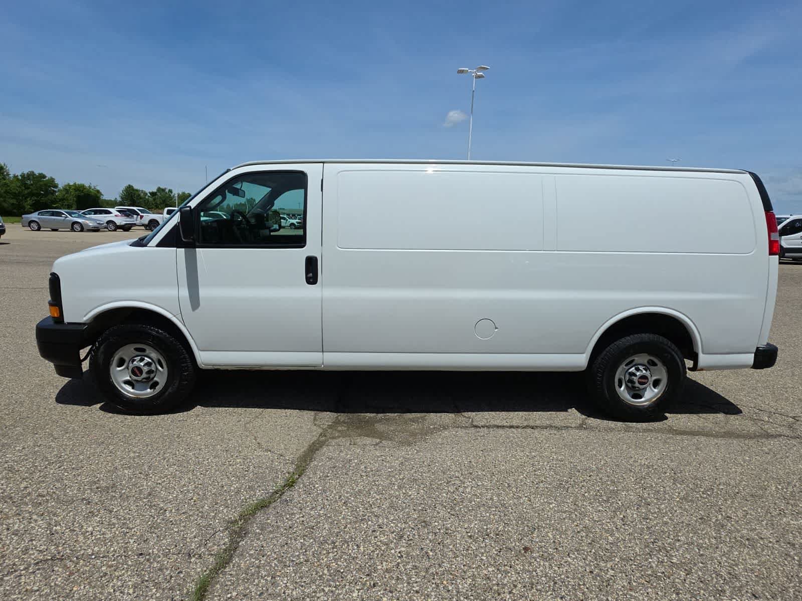 Used 2017 GMC Savana 3500 Extended RWD image 12
