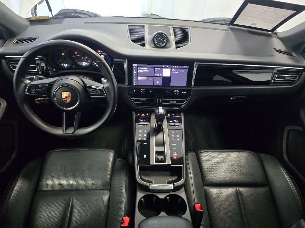 Certified 2024 Porsche Macan image 18