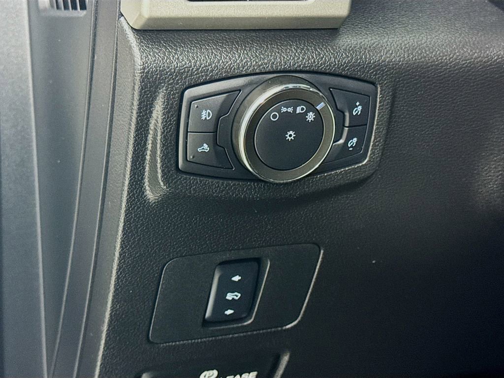 Used 2017 Ford F250 Lariat w/ Chrome Package image 12