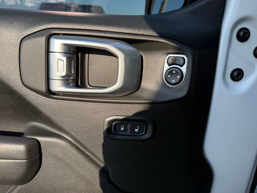 Used 2024 Jeep Wrangler Unlimited Rubicon w/ Technology Group image 21