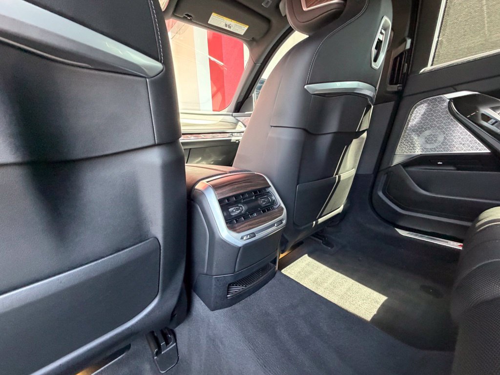 Used 2023 BMW 760i xDrive w/ Luxury Rear Seating Package AWD/4WD image 38