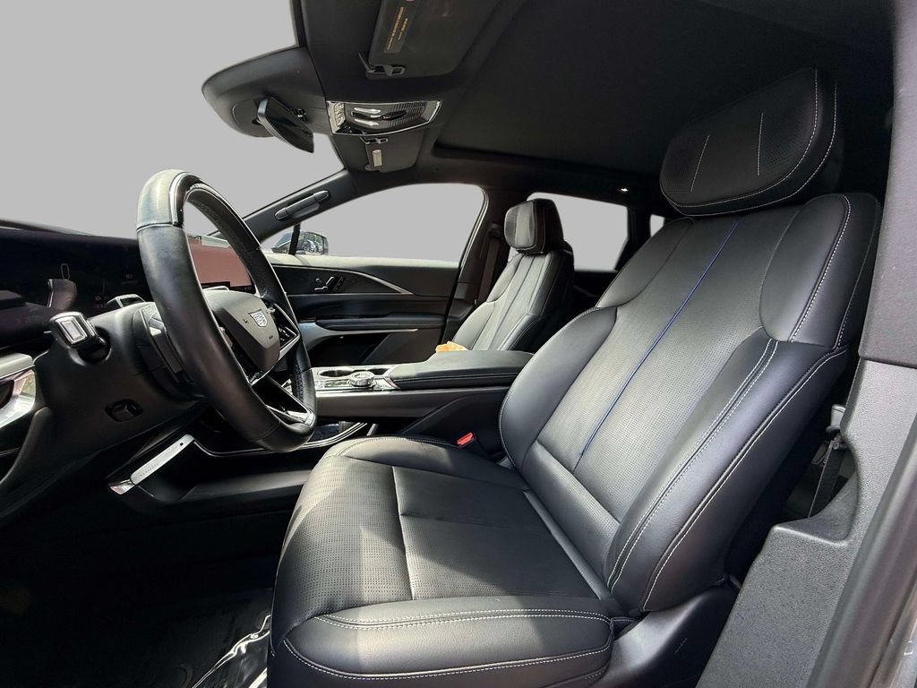 Used 2024 Cadillac Lyriq Luxury AWD/4WD image 2