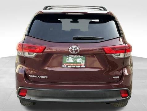 Used 2019 Toyota Highlander LE AWD/4WD image 8