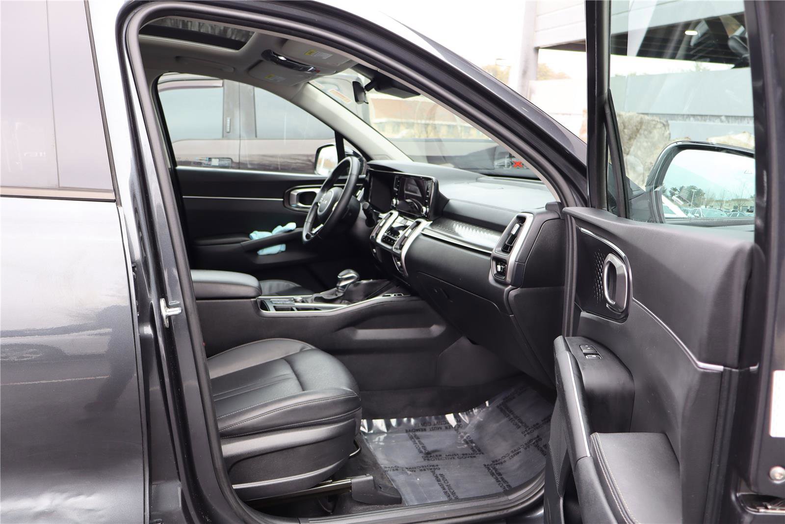 Certified 2022 Kia Sorento S w/ Panoramic Sunroof Package image 25