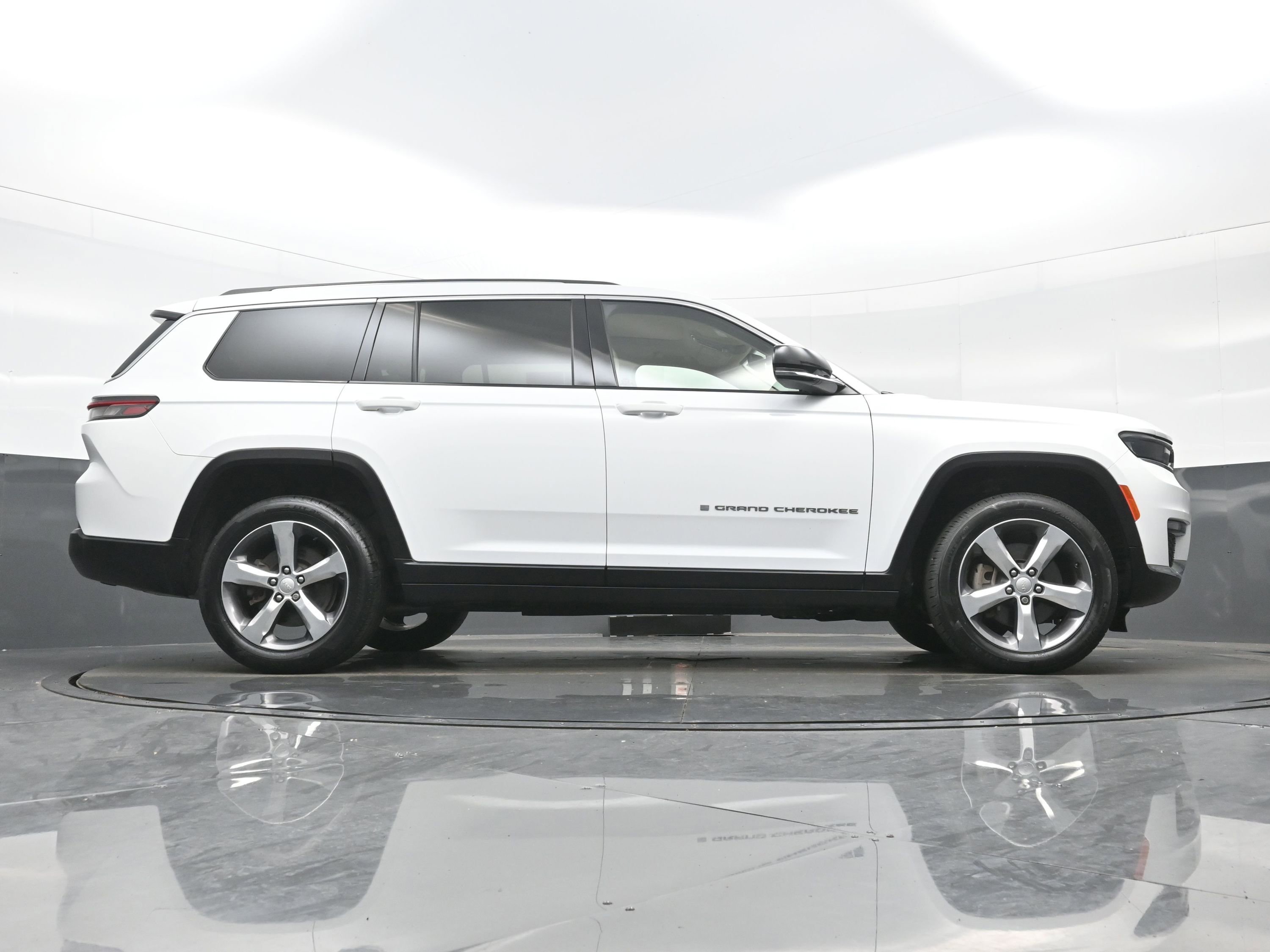 Used 2021 Jeep Grand Cherokee L Limited image 31