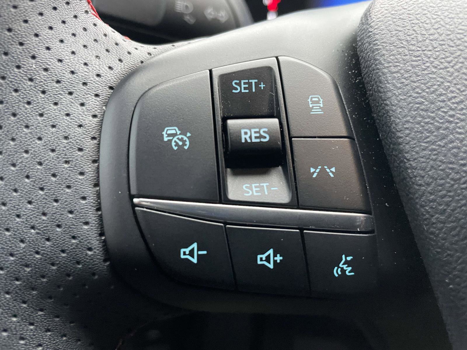 Used 2025 Ford Escape ST-Line w/ Tech Pack #1 FWD image 13