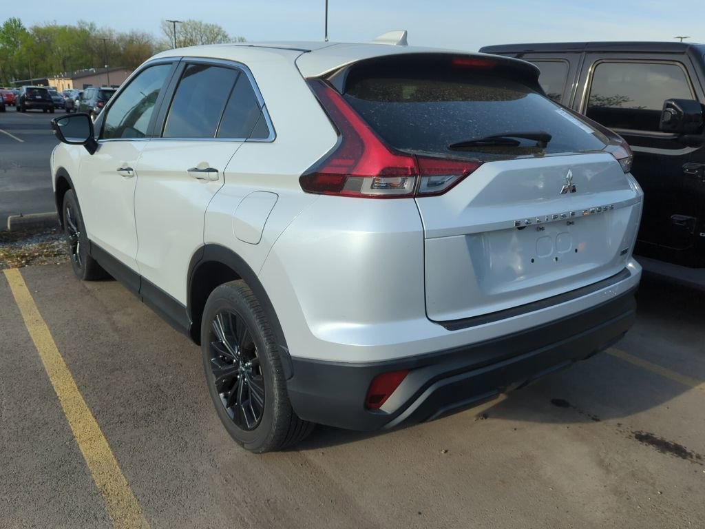 Used 2022 Mitsubishi Eclipse Cross LE image 3