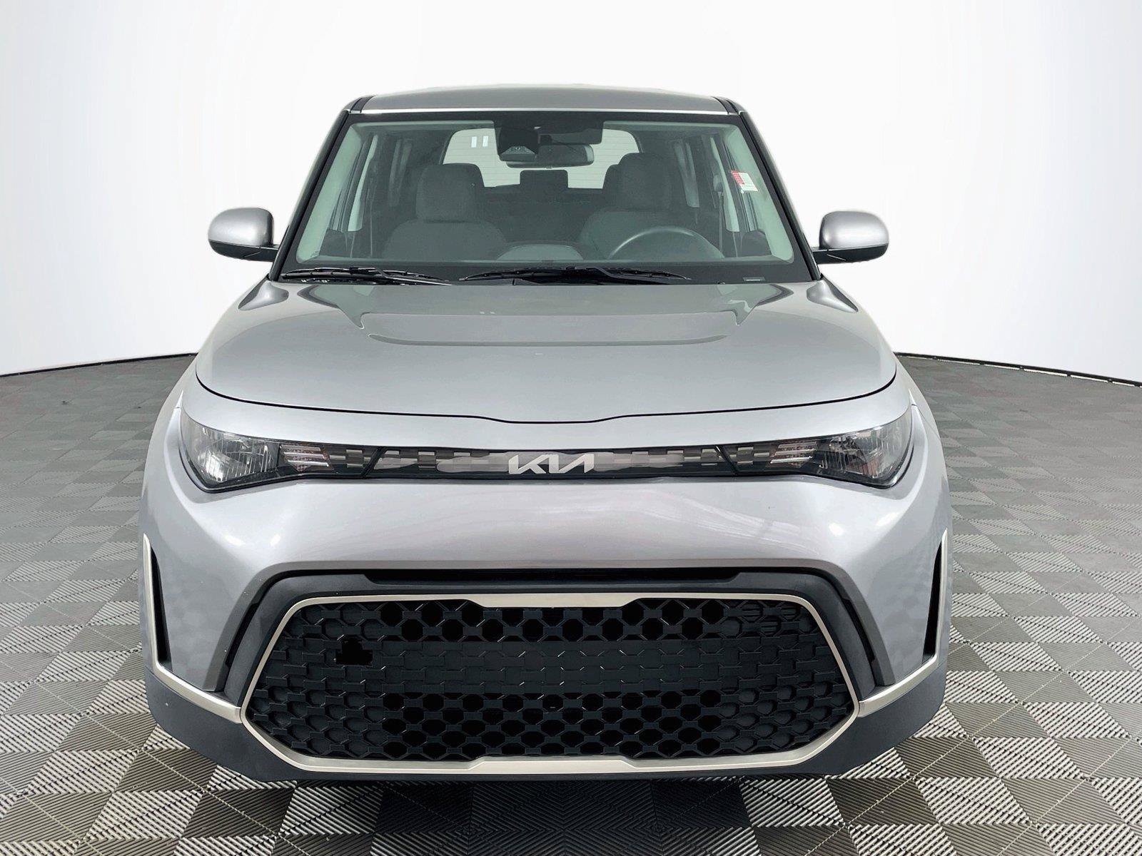 Certified 2025 Kia Soul LX w/ LX Technology Package FWD image 2