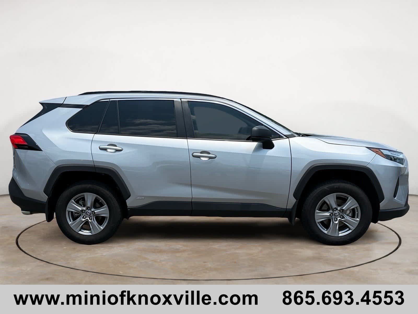 Used 2024 Toyota RAV4 LE AWD/4WD image 2