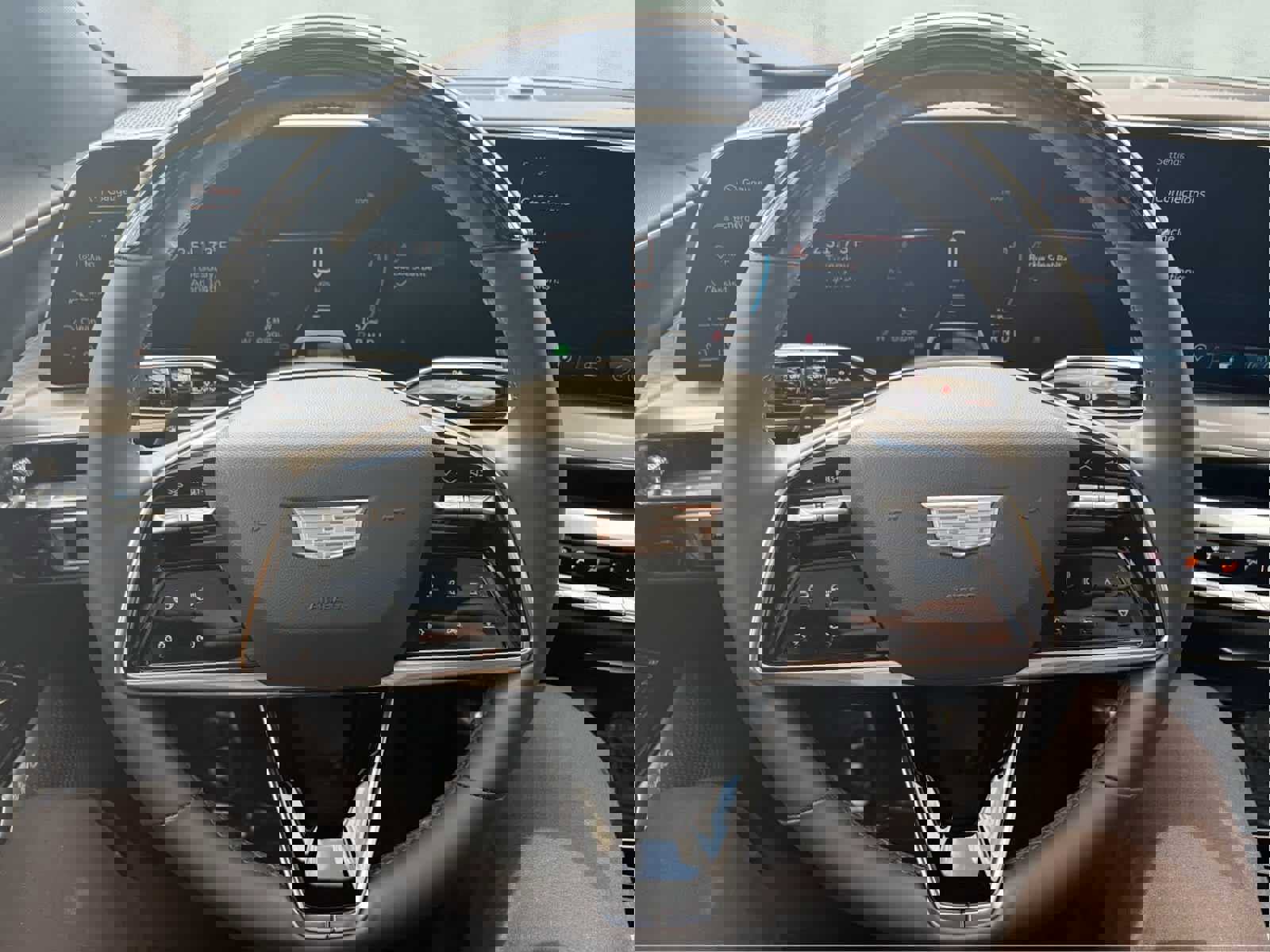 Used 2024 Cadillac Lyriq Luxury w/ LPO, Floor Liner Package AWD/4WD image 12