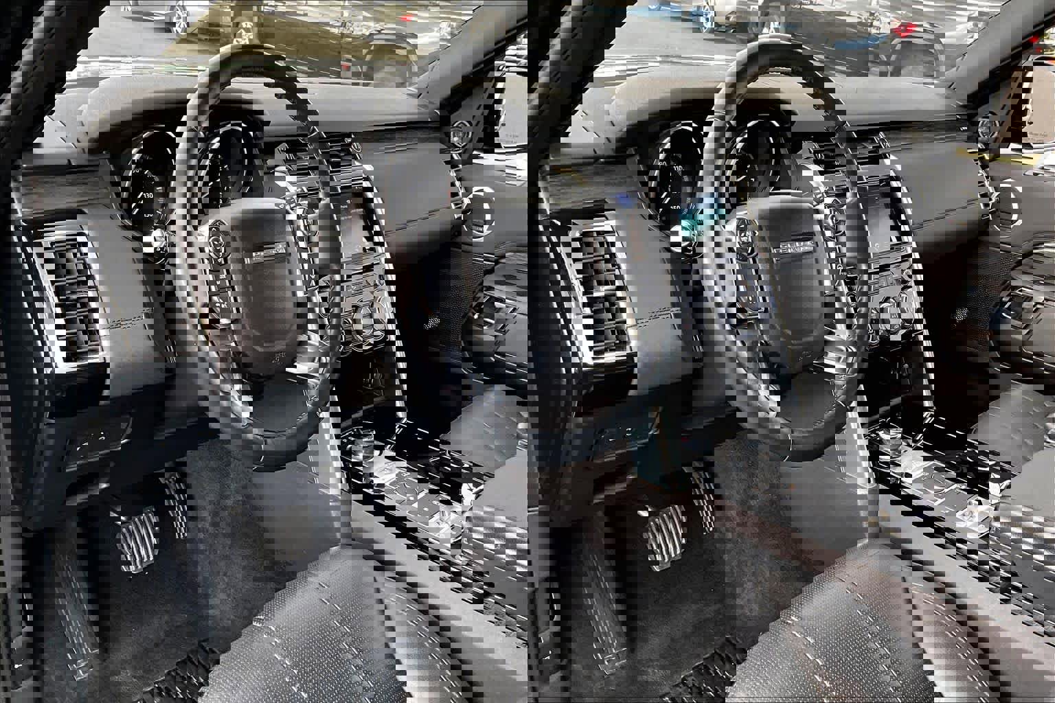 Used 2017 Land Rover Discovery HSE image 16