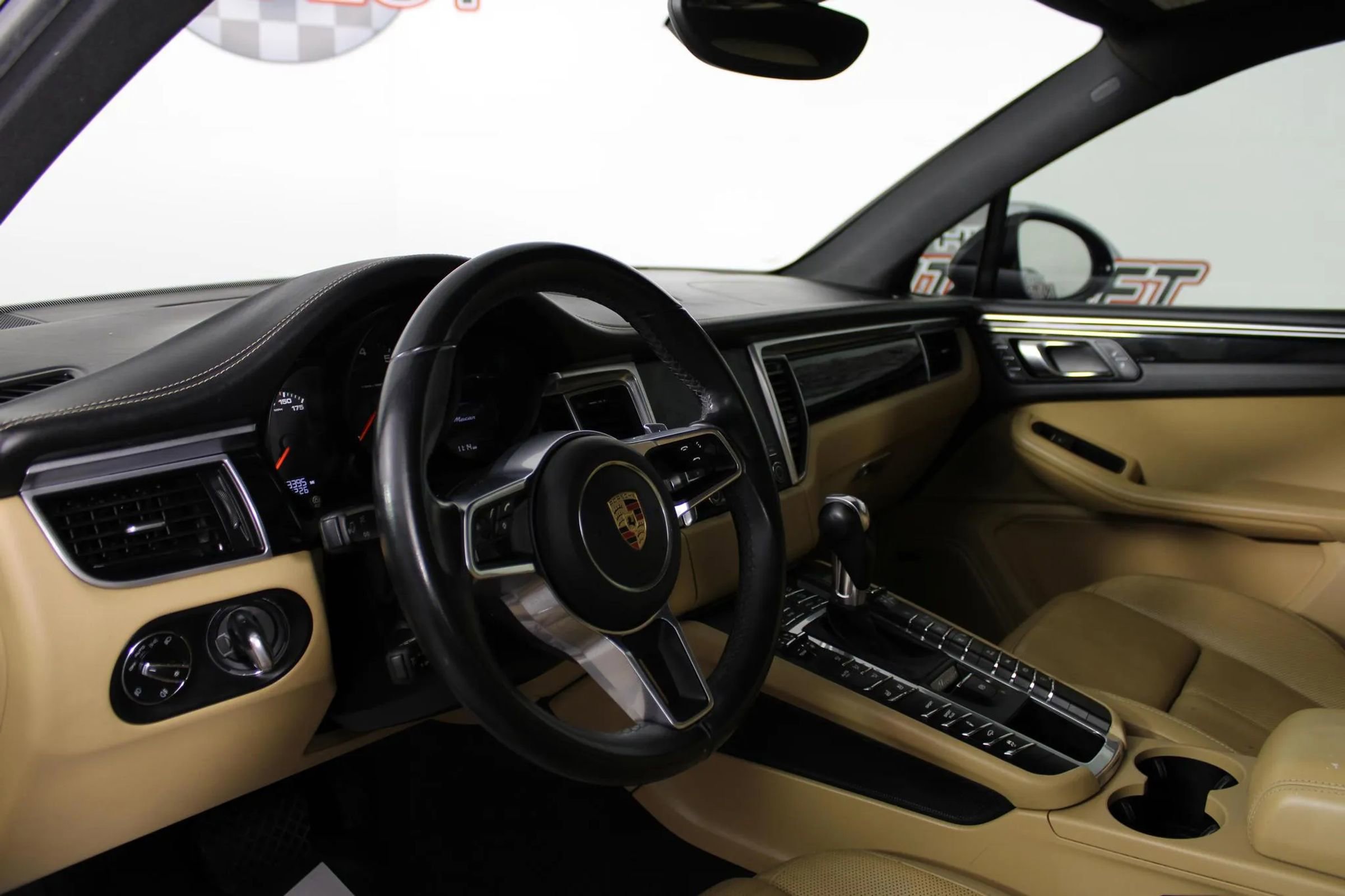 Used 2018 Porsche Macan Sport Edition image 10