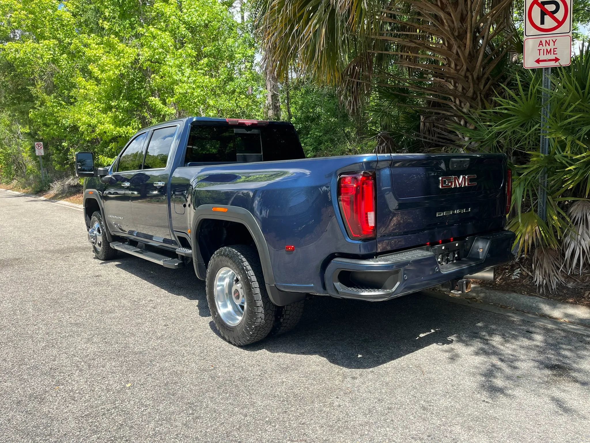 Used 2023 GMC Sierra 3500 Denali w/ Denali Ultimate Package AWD/4WD image 9