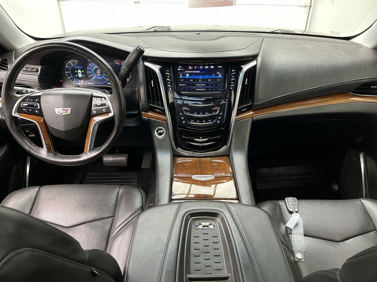 Used 2017 Cadillac Escalade Premium Luxury AWD/4WD image 4