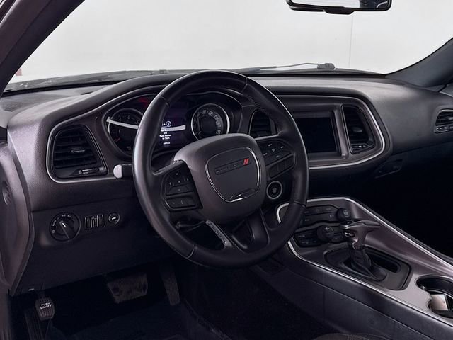 Used 2022 Dodge Challenger SXT image 9